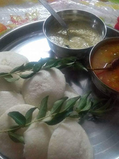 सूजी इडली (Suji idli recipe in hindi) रेसिपी मुख्य फोटो
