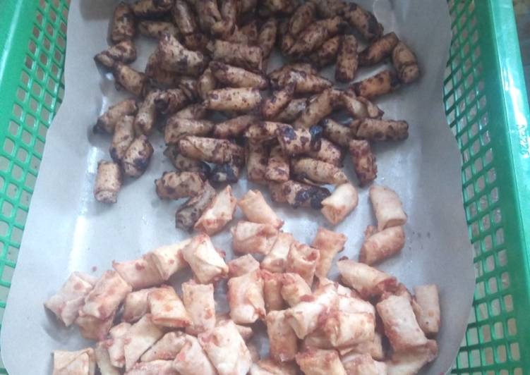 Sumpia coklat dan stoberi