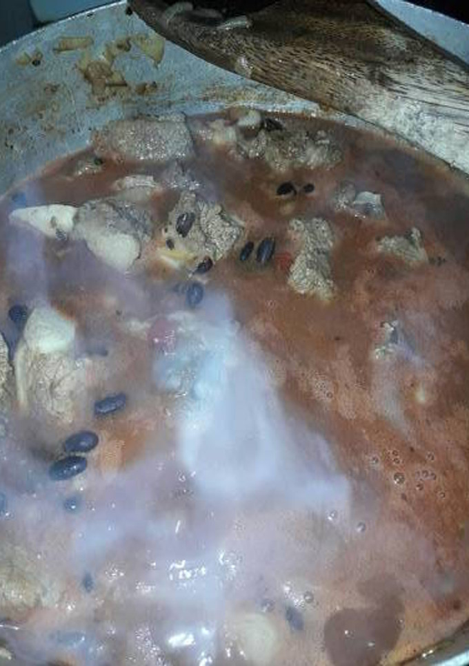 Una foto de Guiso de porotos negros😋😊