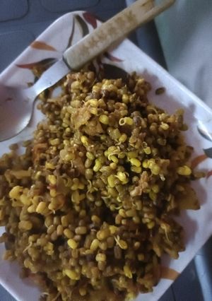 मूंग मोठ (moong moth recipe in Hindi) रेसिपी मुख्य फोटो