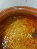 Sopa de fideos con caldo de pollo y jerez. ॐ