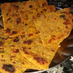 A picture of Missi roti.