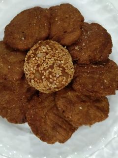आटे के ठेकुआ (atte ke thekua recipe in Hindi) रेसिपी मुख्य फोटो