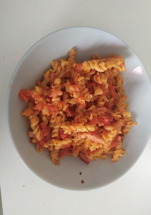 Une photo de Pâte lardon chorizo tomate🍅
