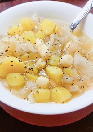 Hình của món Khoai lang hạt sen nấm tuyết.