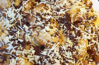 Cara Gampang Menyiapkan Pisang Goreng Krispy toping Keju, Meses &amp; Susu ala Hikmah Praktis