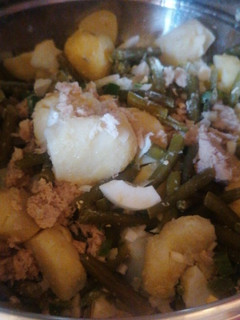 Una foto de Ensalada de patatas con judías