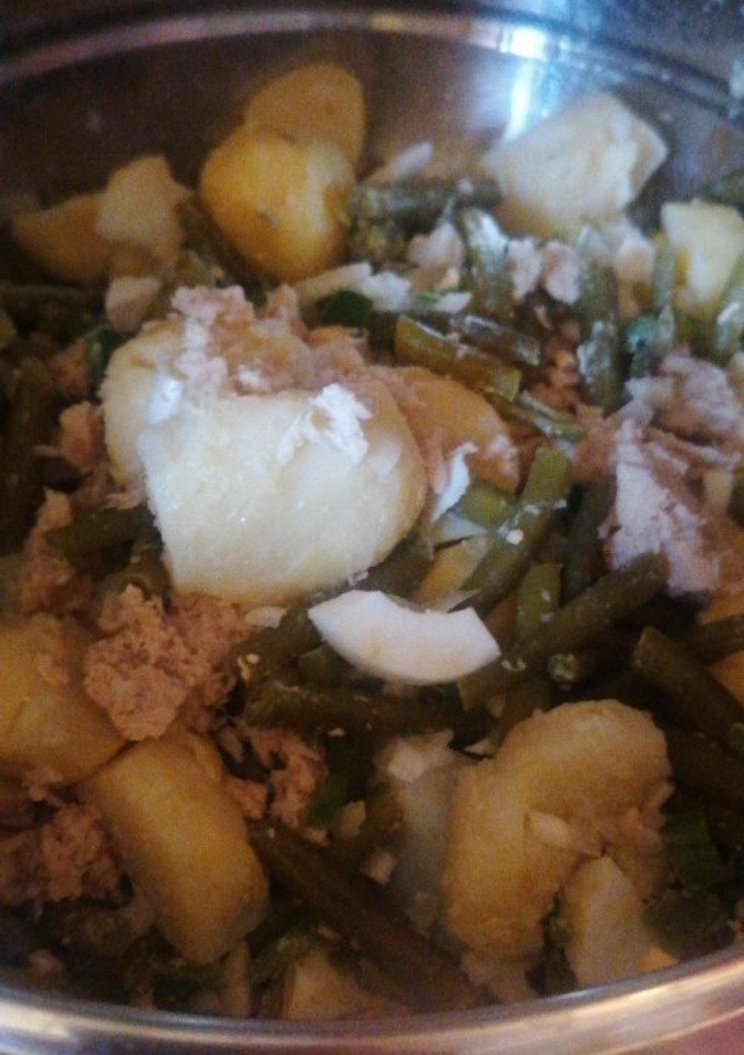 Una foto de Ensalada de patatas con judías