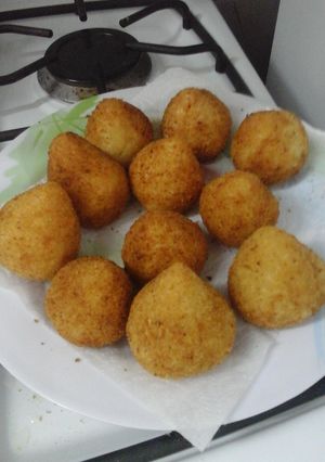Una foto de Coxinhas brasileras_ muslitos de pollo