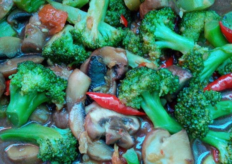Resep 1. Tumis Brokoli Jamur yang Bikin Ngiler