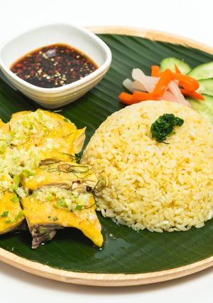 Hình của món Cơm gà ông lam.