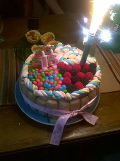 Una foto de Torta golosinera sin horno