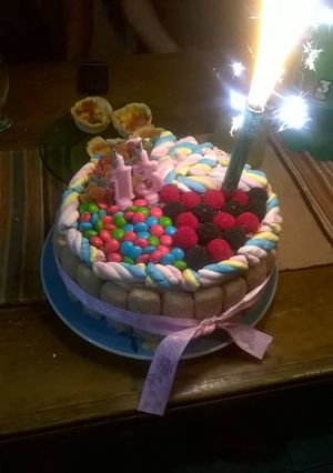 Una foto de Torta golosinera sin horno
