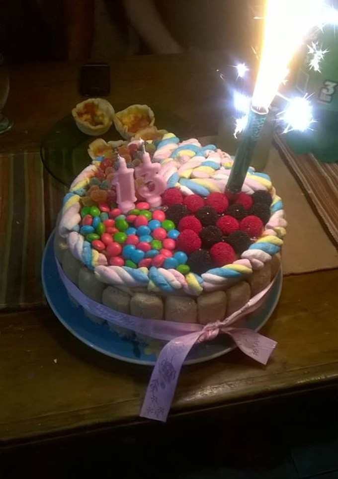Una foto de Torta golosinera sin horno