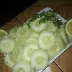 Una foto de Ensalada de pepinos rasjados