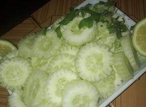 Una foto de Ensalada de pepinos rasjados