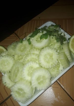 Una foto de Ensalada de pepinos rasjados