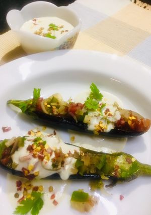 A picture of Roasted eggplants with walnut cheese sauce.