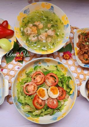 Hình của món Cơm nhà có món chả ngon.