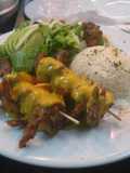 Pincho de camarón con salsa de coco