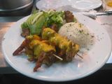 Pincho de camarón con salsa de coco