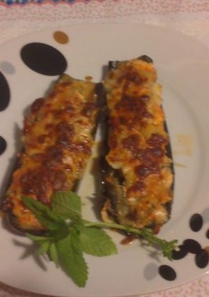 Una foto de Berenjenas rellenas de salmón y merluza