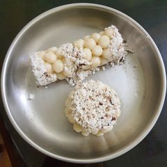 A picture of Steamed rice balls.