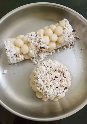 A picture of Steamed rice balls.