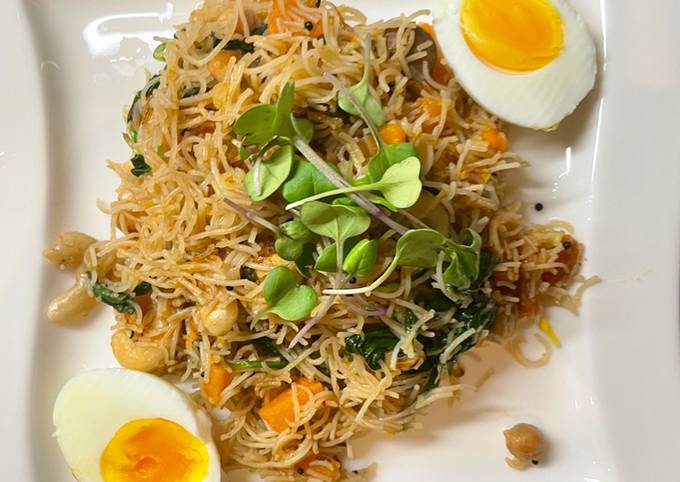 Gebratene Reisnudeln mit Gemüse und Ei Rezept von Lisa - Cookpad