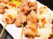 A picture of grilled chicken thighs