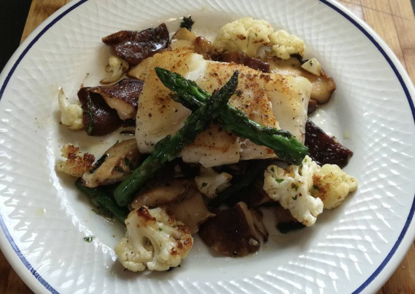 Bacalao fresco a la plancha con salteado de verduras