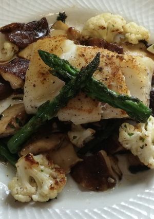 Foto principal de Bacalao fresco a la plancha con salteado de verduras