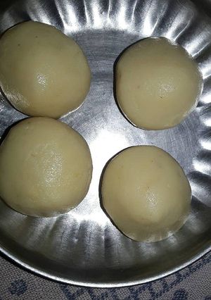 A picture of Peda (Sweet Milk balls).