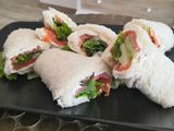 Rotolini di Pan carrè salmone e verdure