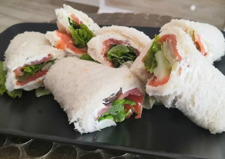 Rotolini di Pan carrè salmone e verdure