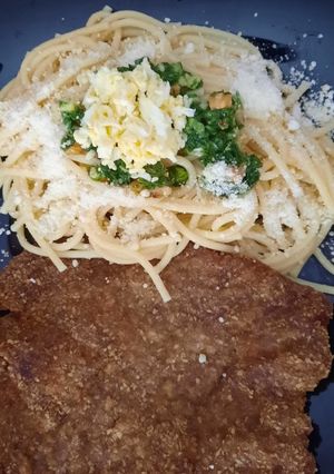 Una foto de Pasta al pesto con milanesas