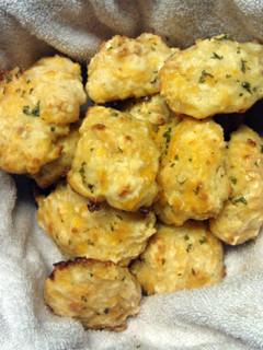 A picture of Red Lobster Cheese Biscuits.