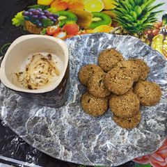 A picture of Lyengar spicy biscuits.