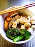 Ρύζι à la Japonaise, Tofu, Shiitake, Kombu, Mπροκολο, Γλυκοπατάτα, Τζίντζερ Πίκλα, Gomasio και Shoyu