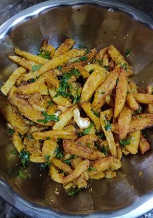 બટાકા ની કાતરી (Bataka Katri Recipe In Gujarati) રેસીપી મુખ્ય ફોટો