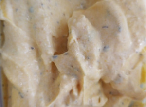 Una foto de Dip 🧀 de kéfir y cúrcuma 🥛