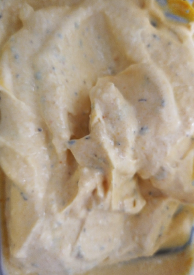 Una foto de Dip 🧀 de kéfir y cúrcuma 🥛
