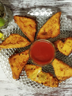 A picture of Bread pakoda.