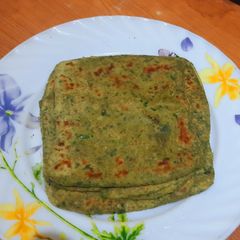 A picture of Palak Paratha.