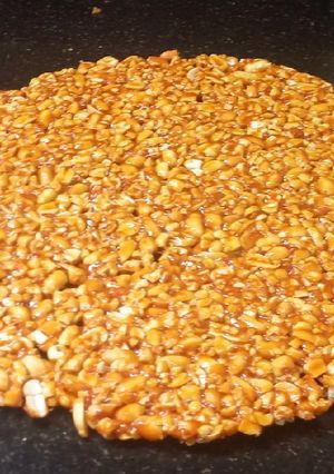A picture of Crispy peanut gud chikki (uttayan special).