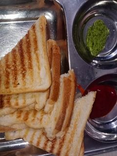 ચીઝ સેન્ડવીચ (Cheese Sandwich Recipe in Gujarati) રેસીપી મુખ્ય ફોટો