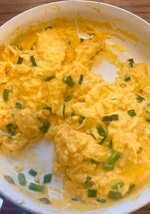 A picture of Moms Perfect Scrambled Eggs 🥚.