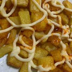 Una foto de Patatas bravas a mi estilo