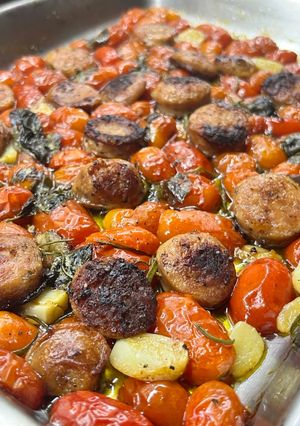 Una foto de Tomates cherrys confitados con chorizo
