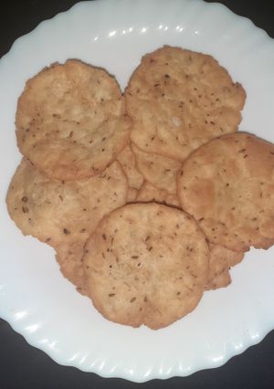 મેદાની મસાલા પૂરી (Maida Masala Puri Recipe In Gujarati) રેસીપી મુખ્ય ફોટો